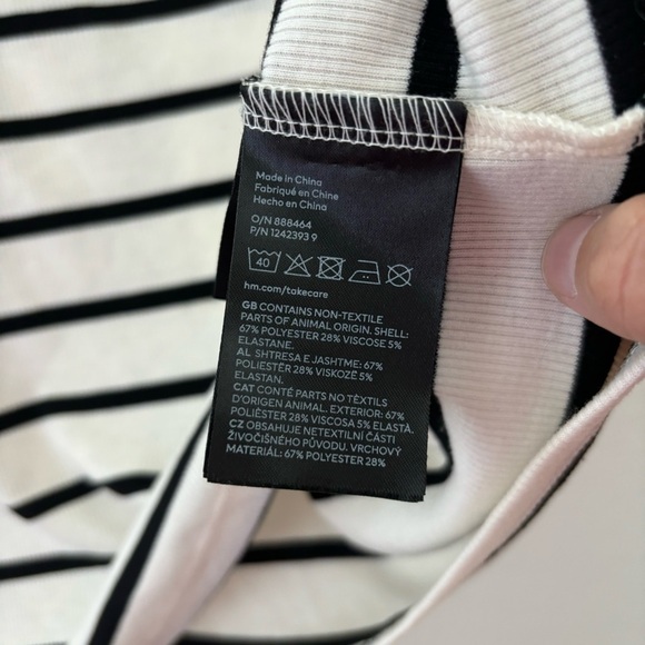 H&M black and white striped sleeveless tank top - Picture 4 of 4